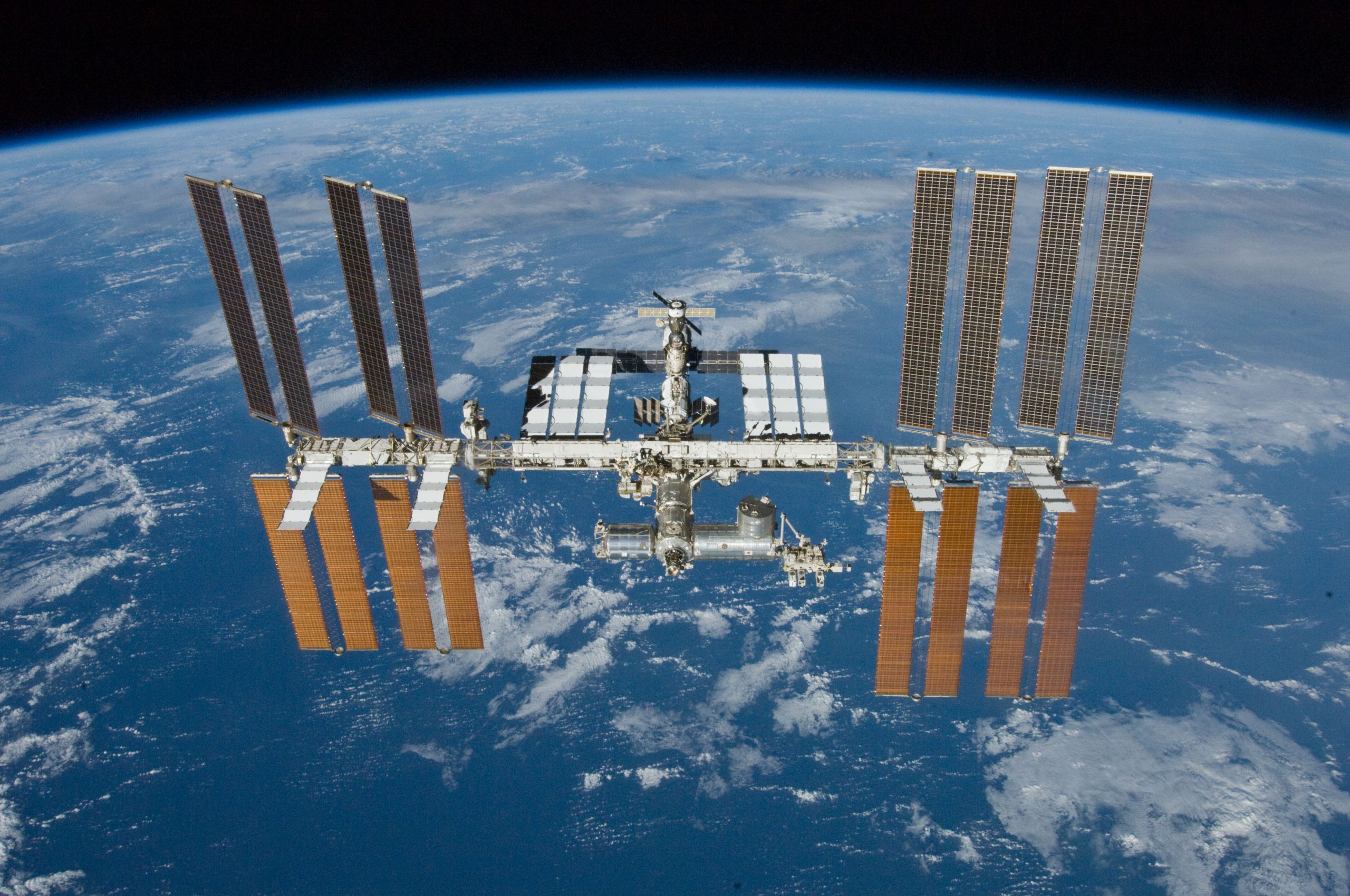 Space Explorers: The ISS Experience